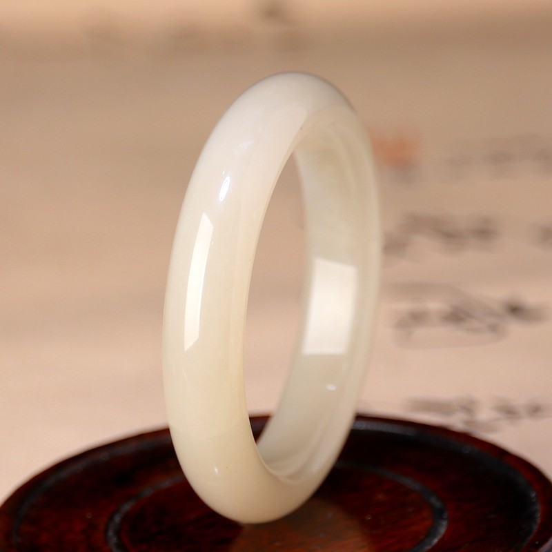 高货收藏级天然玉石和田玉女款