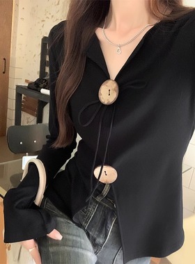 辣妹黑色V领纽扣开叉设计感长袖T恤女秋季纯欲系带不规则绝美