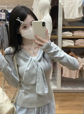 miu系灰色条纹蕾丝拼接v领长袖t恤女早秋修身系带内搭打底衫上衣