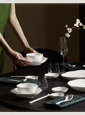 玛戈隆特荷塘月色白色骨瓷碗餐具套装家用百搭高级感碗盘组合饭碗