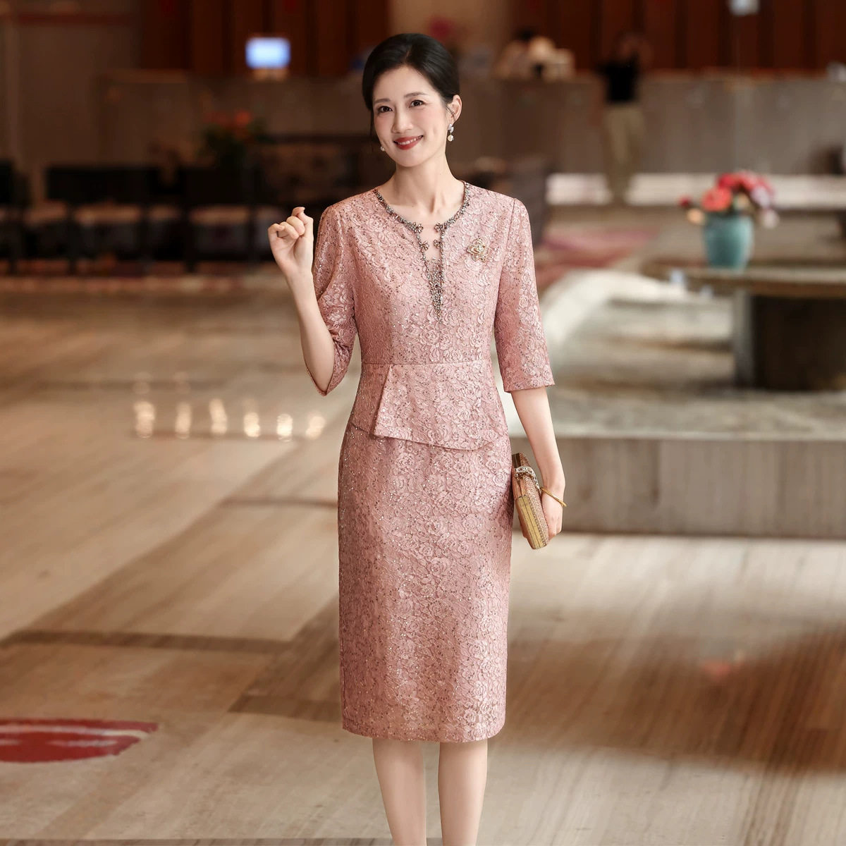 2026秋新款小个子喜妈妈礼服婚庆婚宴喜婆婆假两件连衣裙高贵年轻