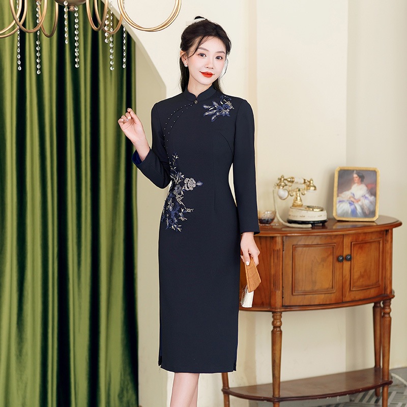 秀观唐兰晨2025秋冬新款复古贴花修身长袖女日常国风改良旗袍裙