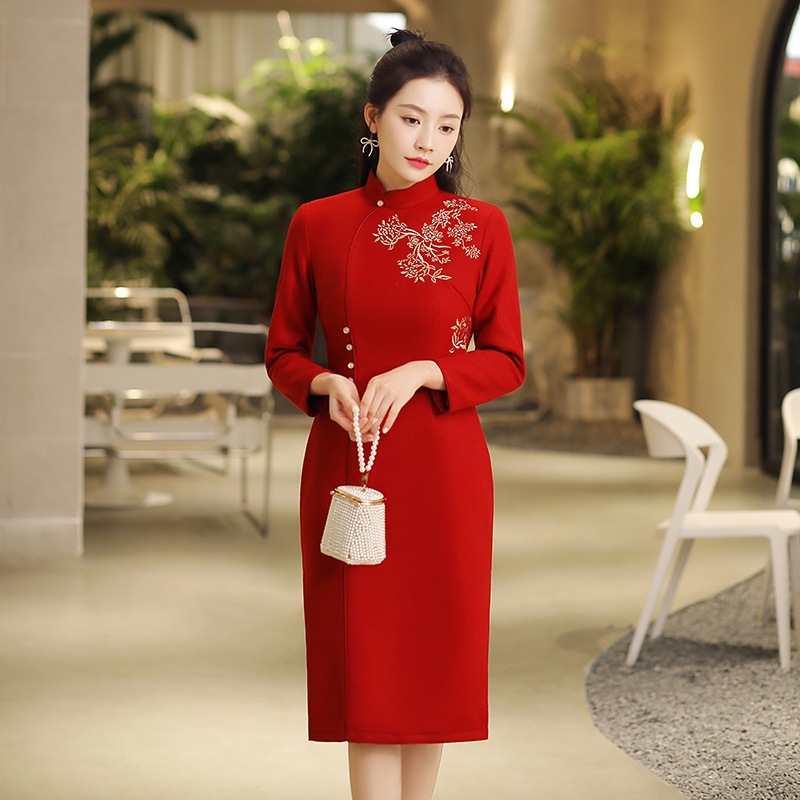 秀观唐鸿郎冬季过年喜庆复古绣花优雅毛呢修身红色旗袍妈妈礼服裙