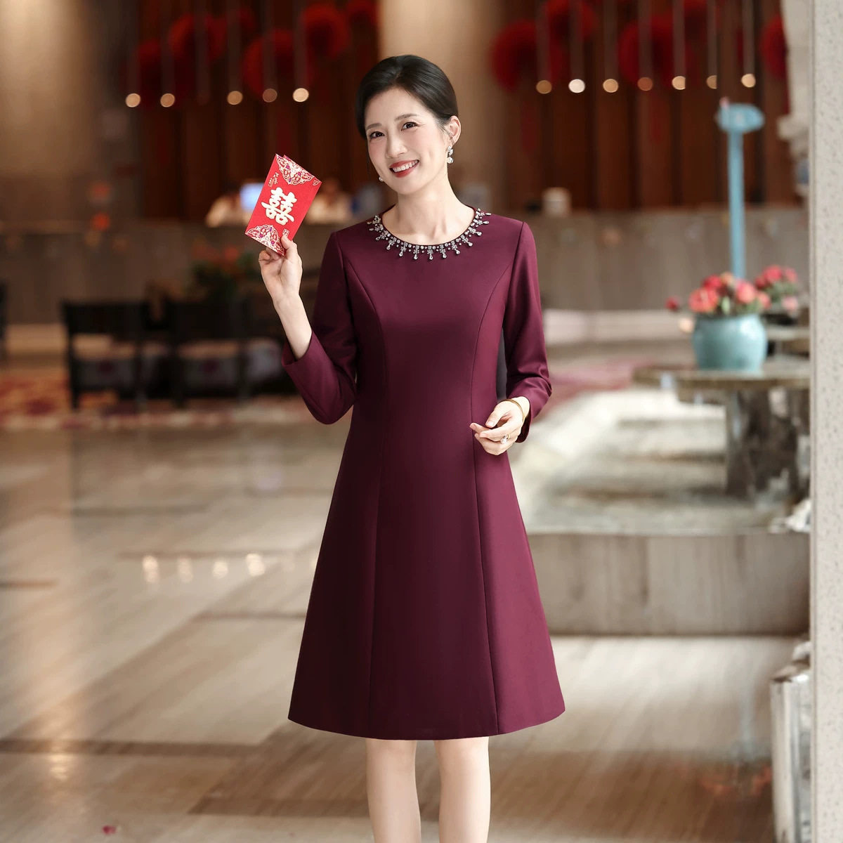2026秋新款小个子妈妈礼服紫红钉珠婚庆婚宴喜婆婆连衣裙日常可穿
