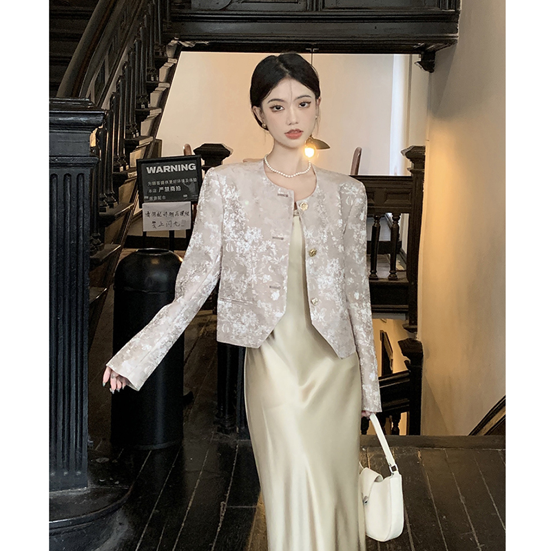 千百媚新中式订婚礼服香