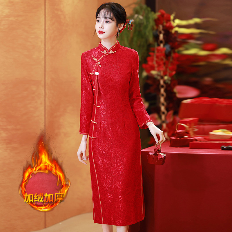 外嫁女回娘家礼仪迎宾小姐礼服红色旗袍冬季加绒加厚敬酒服长裙