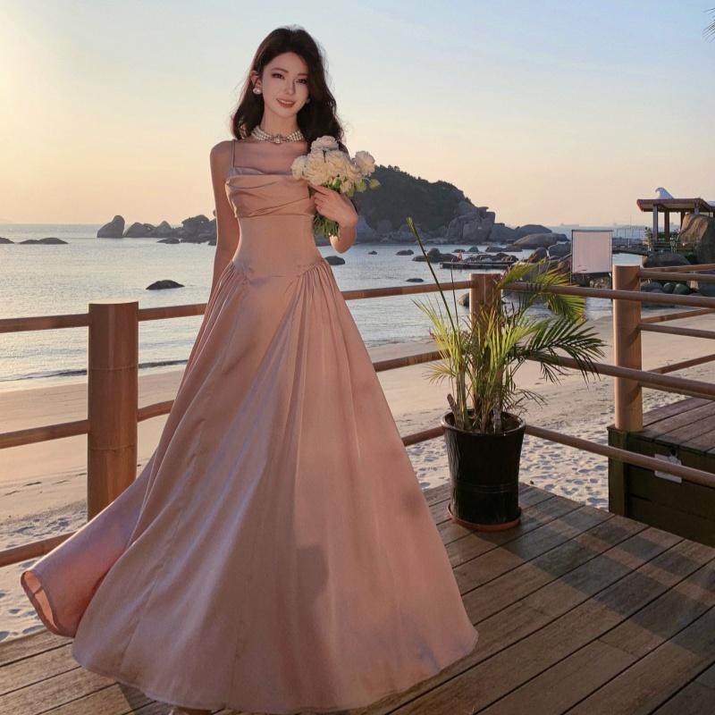 法式气质粉色吊带连衣裙子女夏季高级感三亚海边度假收腰长裙礼服