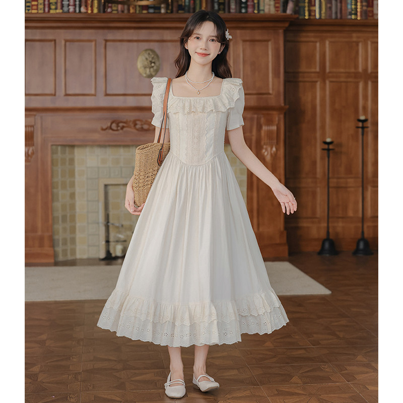 白色泡泡袖方领连衣裙女夏季法式初恋甜美长裙高级感收腰显瘦