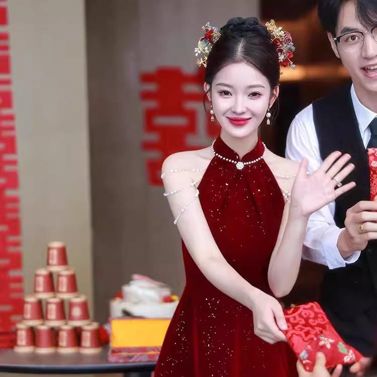 新中式挂脖旗袍晨袍2025新款敬酒服新娘红色订婚结婚礼服女高级感