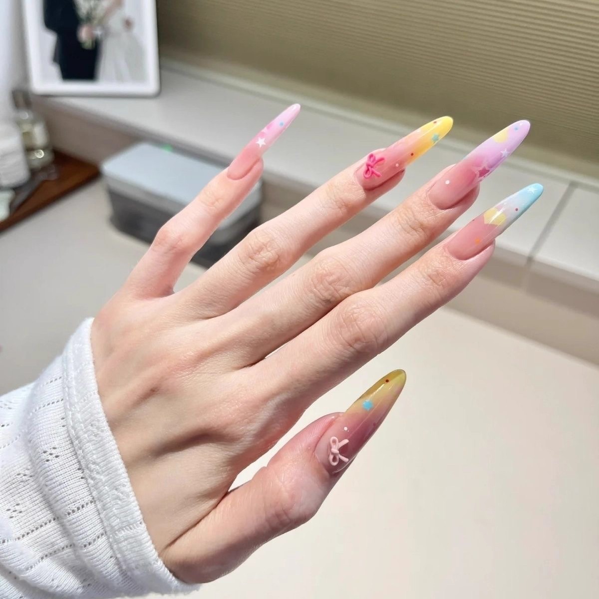 夏日多巴胺美甲彩虹色系渐变腮红甲片蝴蝶结可爱甜妹纯手工穿戴甲