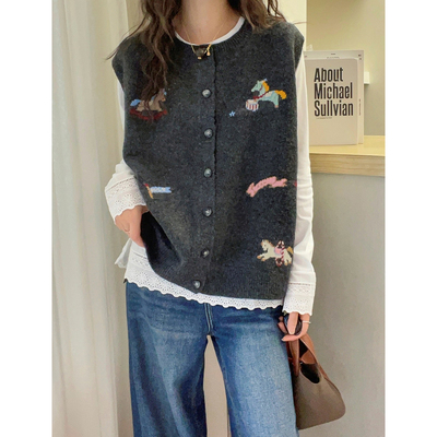 时尚卡通小马刺绣针织马甲2025冬季柔软时髦叠穿无袖上衣流行马夹