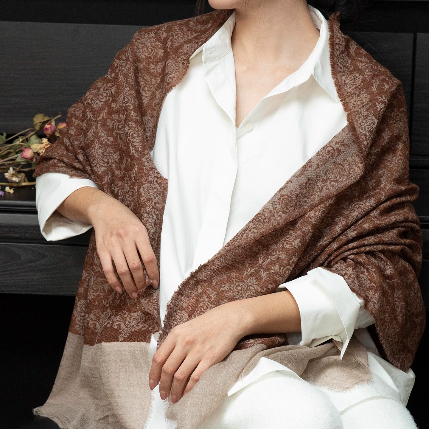 提织拼色纯羊绒围巾雅致散须披肩