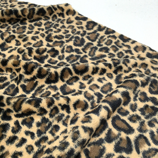 一米价 淡黄色底珊瑚绒豹纹图案面料 秋冬 外套 服饰 布料