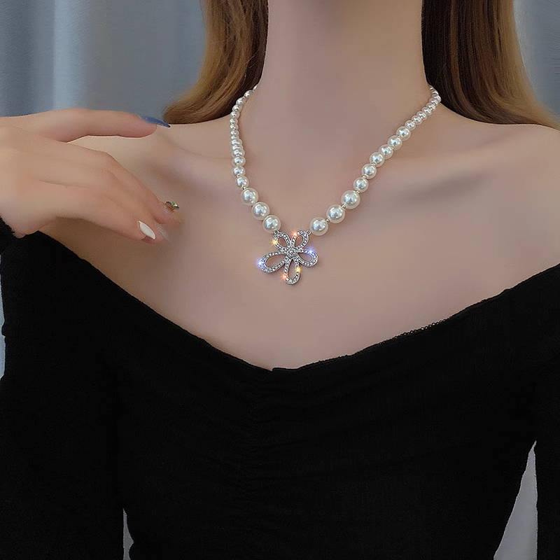新款高级感项链女小众百搭甜美锁骨链时尚轻奢花朵珍珠项链短款