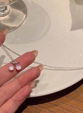 浅粉小樱桃项链女轻奢小众设计感高级简约气质锁骨链精致个性吊坠