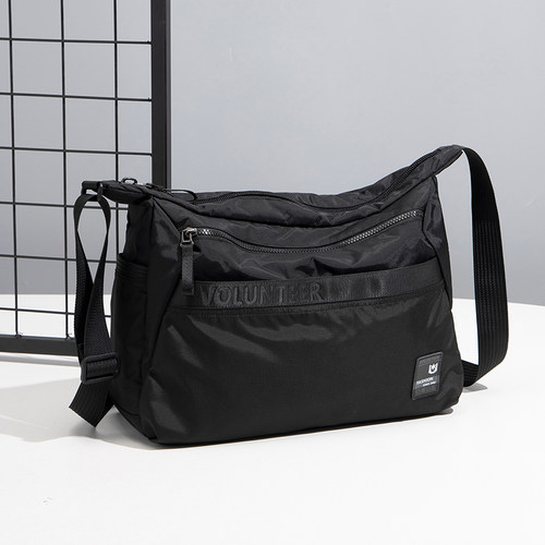 大容量男士休闲斜挎包通勤单肩包