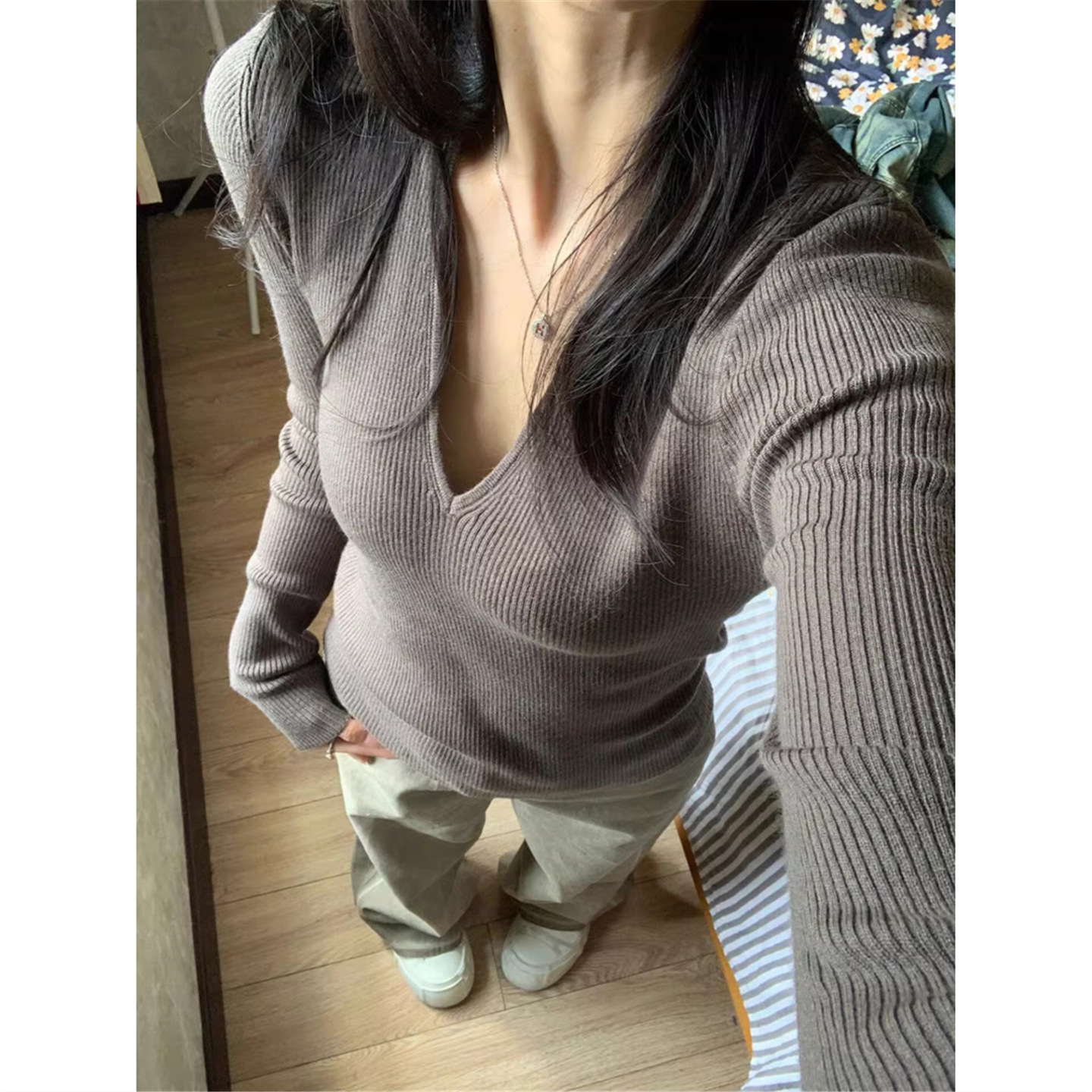 纯欲风辣妹深v领打底针织毛衣女