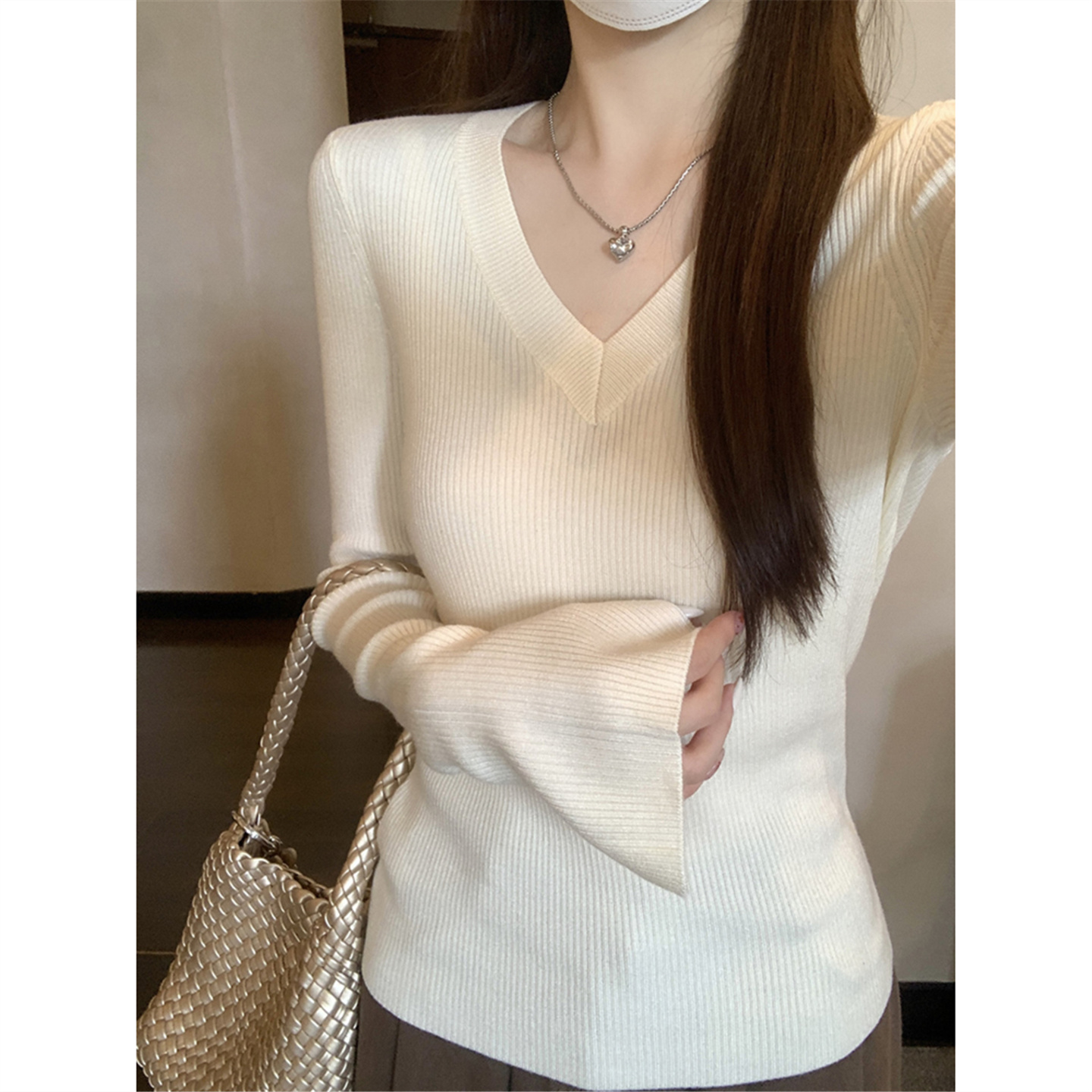 纯欲辣妹v领喇叭袖针织打底衫女