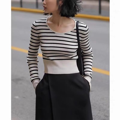 高级感复古黑白条纹针织衫女毛衣