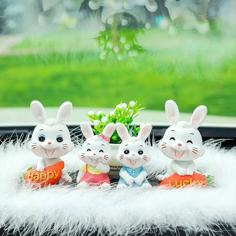 兔年车载摆件卡通可爱小白兔全家福一家四口创意车上中控台装饰新