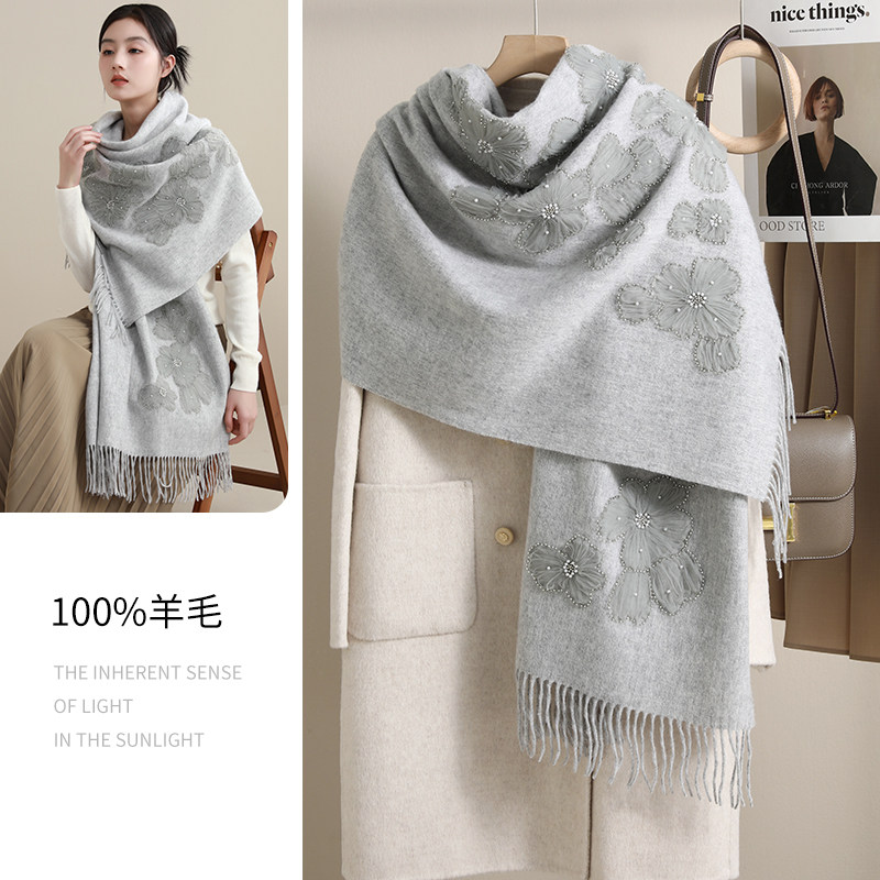 高档羊毛大披肩送长辈妈妈礼物礼盒婆婆刺绣贴花围巾秋冬季宽围脖