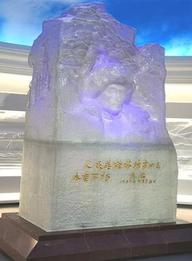 铂晶透明树脂雕塑创意家具摆件户外抽象人物仿水晶工艺艺术品定制