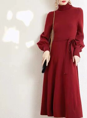 红色针织连衣裙女秋冬时尚减龄高领收腰显瘦气质打底毛衣裙中长款