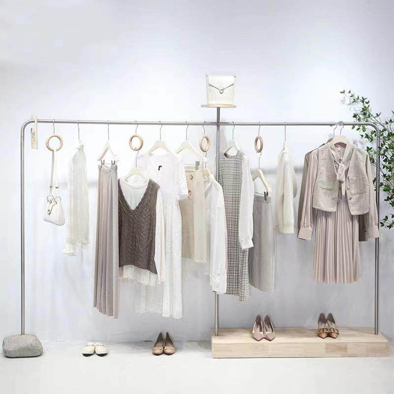 女装店橱窗石头展示架实木板托落地中岛架挂衣架服装侧挂陈列道具