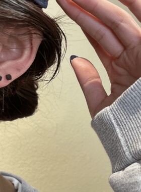 黑色几何方块耳线2024新款爆款耳钉养耳洞气质个性高级感耳坠耳饰