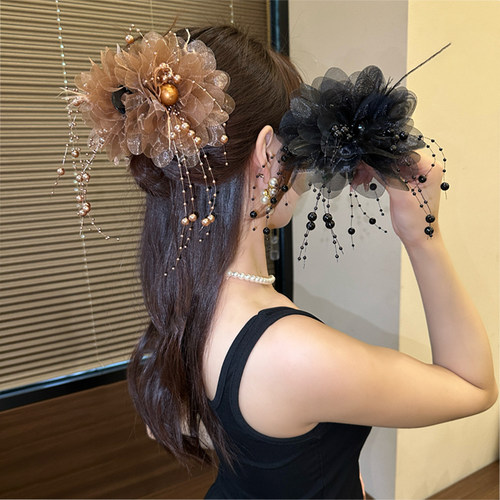 牡丹花羽毛流苏抓夹女2025新款发夹后脑勺显发量鲨鱼夹子发卡头饰