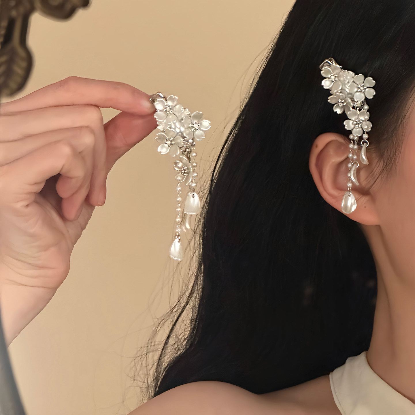 新中式花朵流苏发夹女2026新款图片