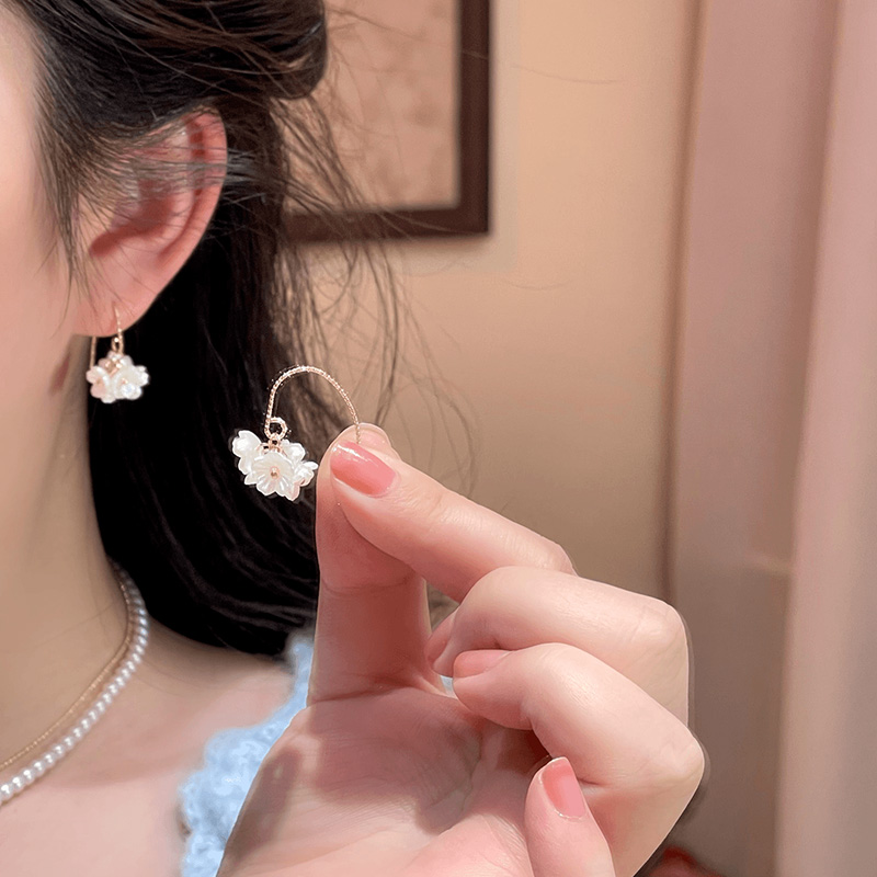 白色花朵流苏耳环女2025新款爆款小众设计轻奢高级感百搭耳挂耳饰
