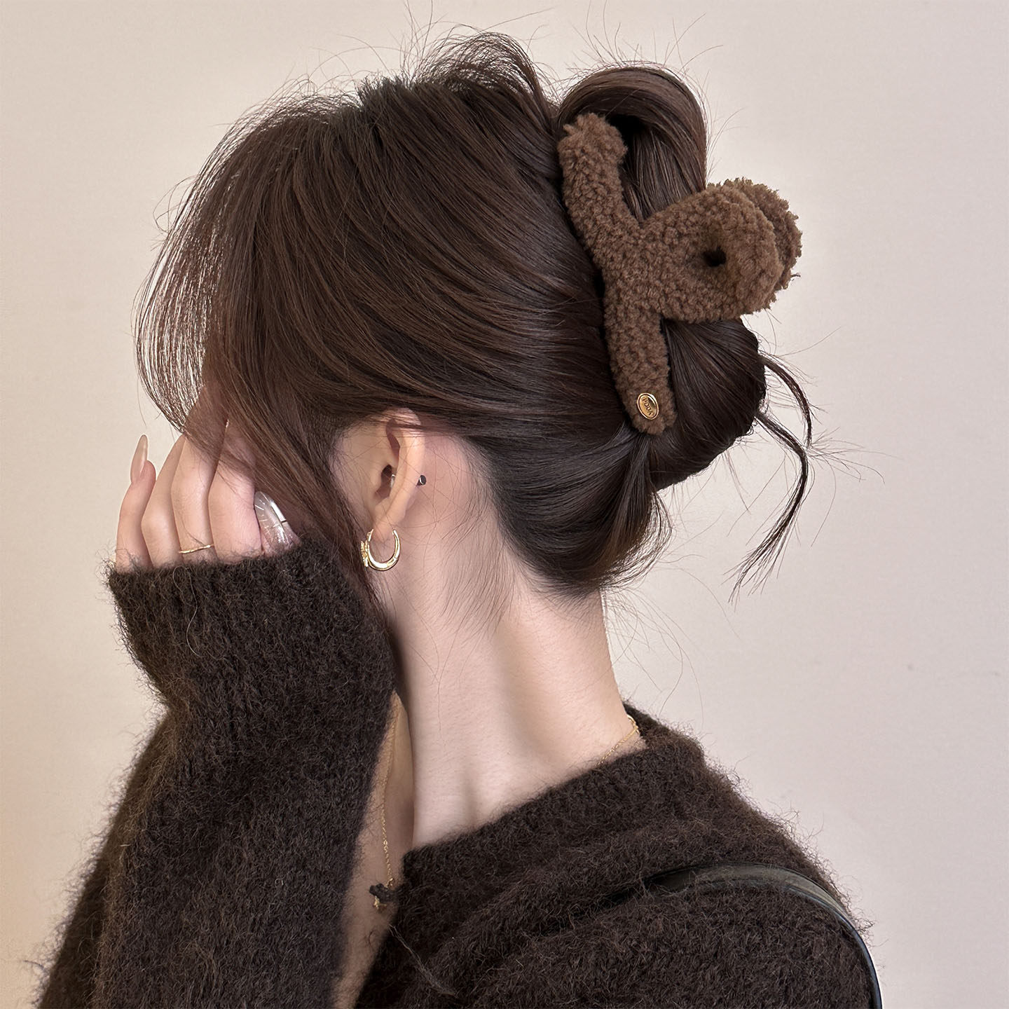 羊羔毛绒头发抓夹女2026新款后脑勺盘发鲨鱼夹秋冬发卡子发夹头饰
