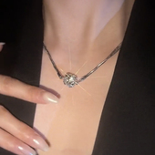 个性 设计镶钻磁铁项链女轻奢气质高级感独特颈链锁骨链2025年新款