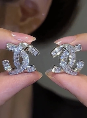 高级感镶钻耳环女夏轻奢名媛小众设计2025年新潮气质精致百搭耳饰