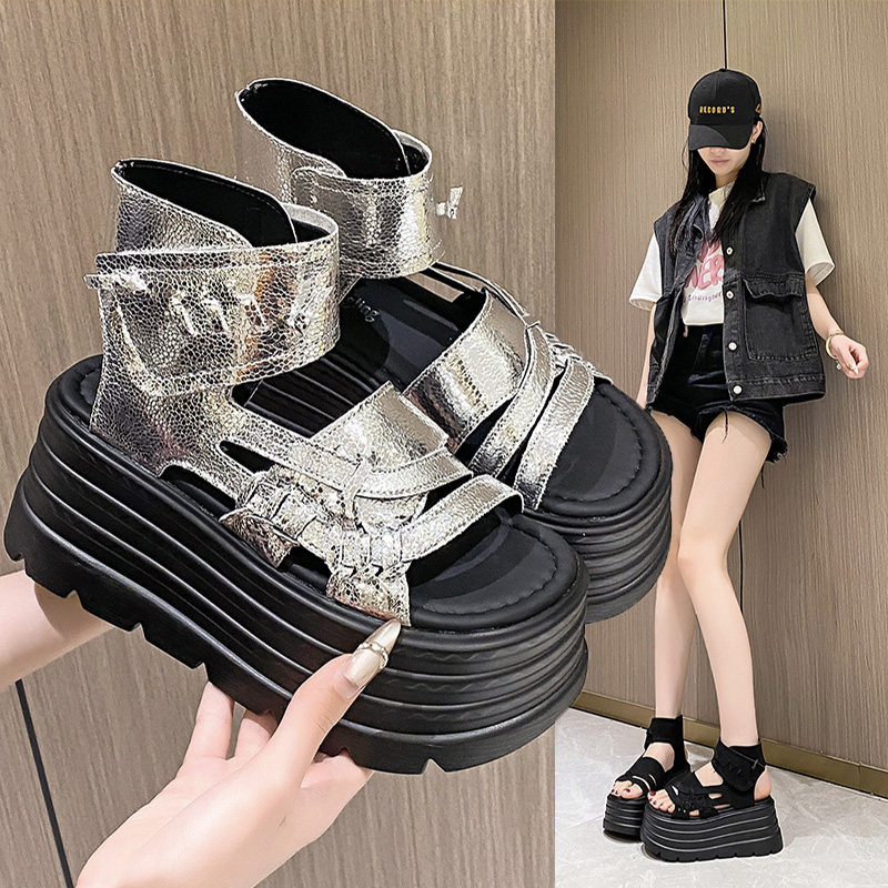 厚底巨好看的凉鞋女款夏季2026新款配裙子不累脚银色增高罗马凉靴