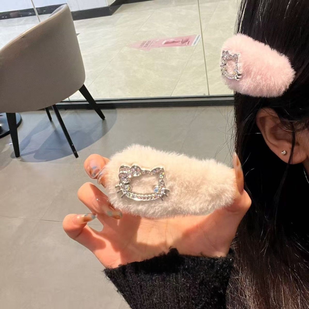 HelloKitty水钻毛绒鸭嘴夹粉白