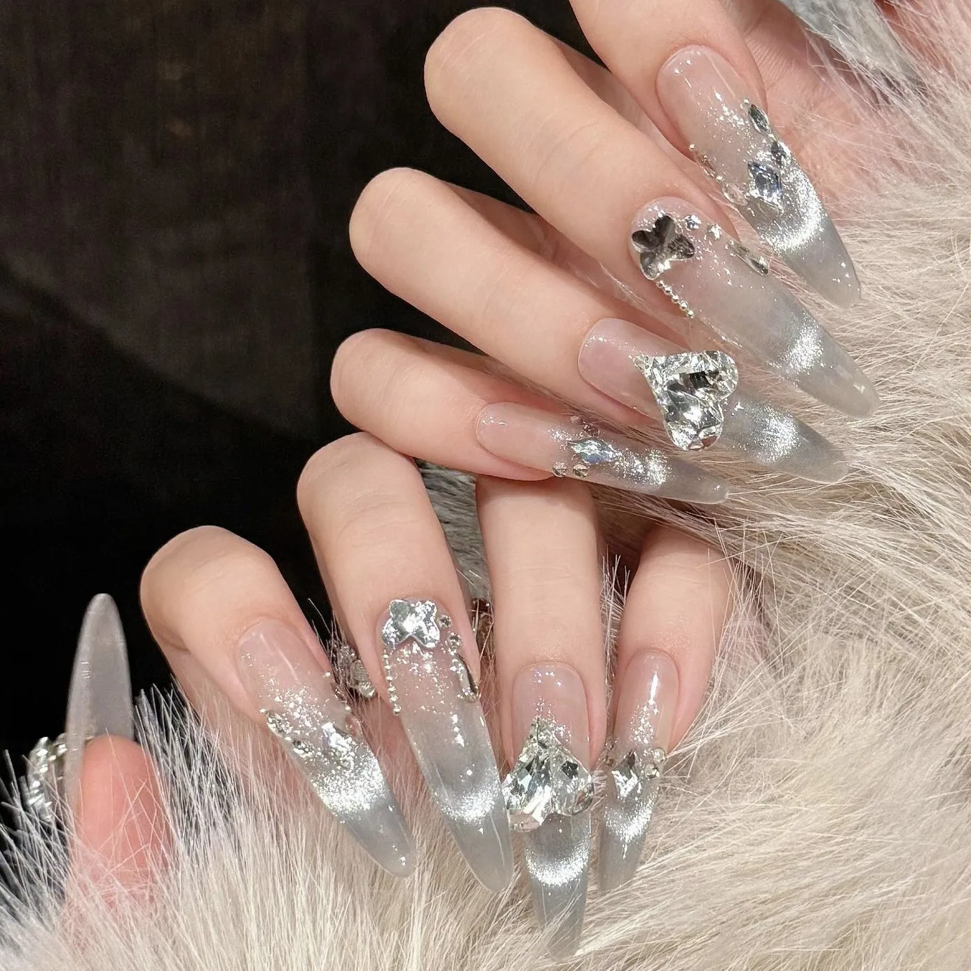 霜筠 轻奢高级法式氛围璀璨歪心钻微笑法式猫眼雾里探花穿戴美甲