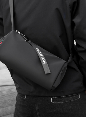 男斜挎包外出便携单肩包轻便小包圆筒背包女旅行包运动健身包桶包