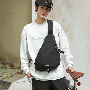 百搭胸包2025新款时尚男大容量旅行背包外出通勤高级感斜挎包女士
