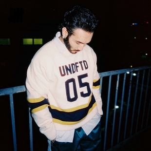 轻薄运动元 UNDEFEATED五条杠官方秋季 潮流美式 时尚 素圆领毛衣 新品