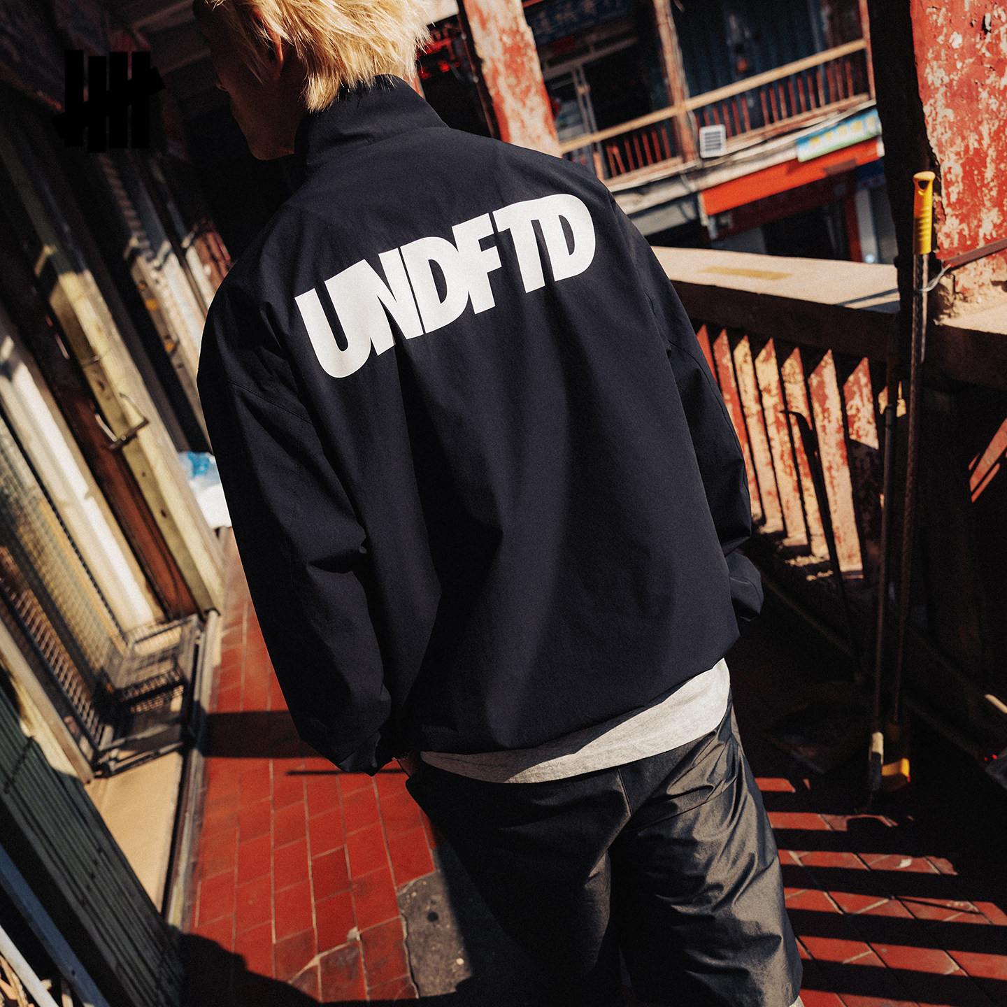 UNDEFEATED防泼水Track夹克图片