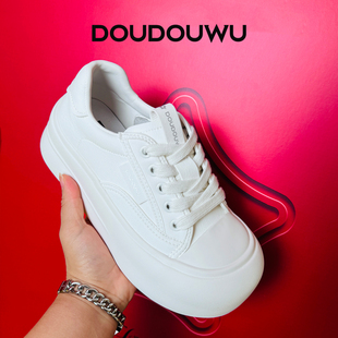 豆豆屋厚底小白鞋女2026春秋新款韩版潮休闲百搭系带松糕中跟单鞋
