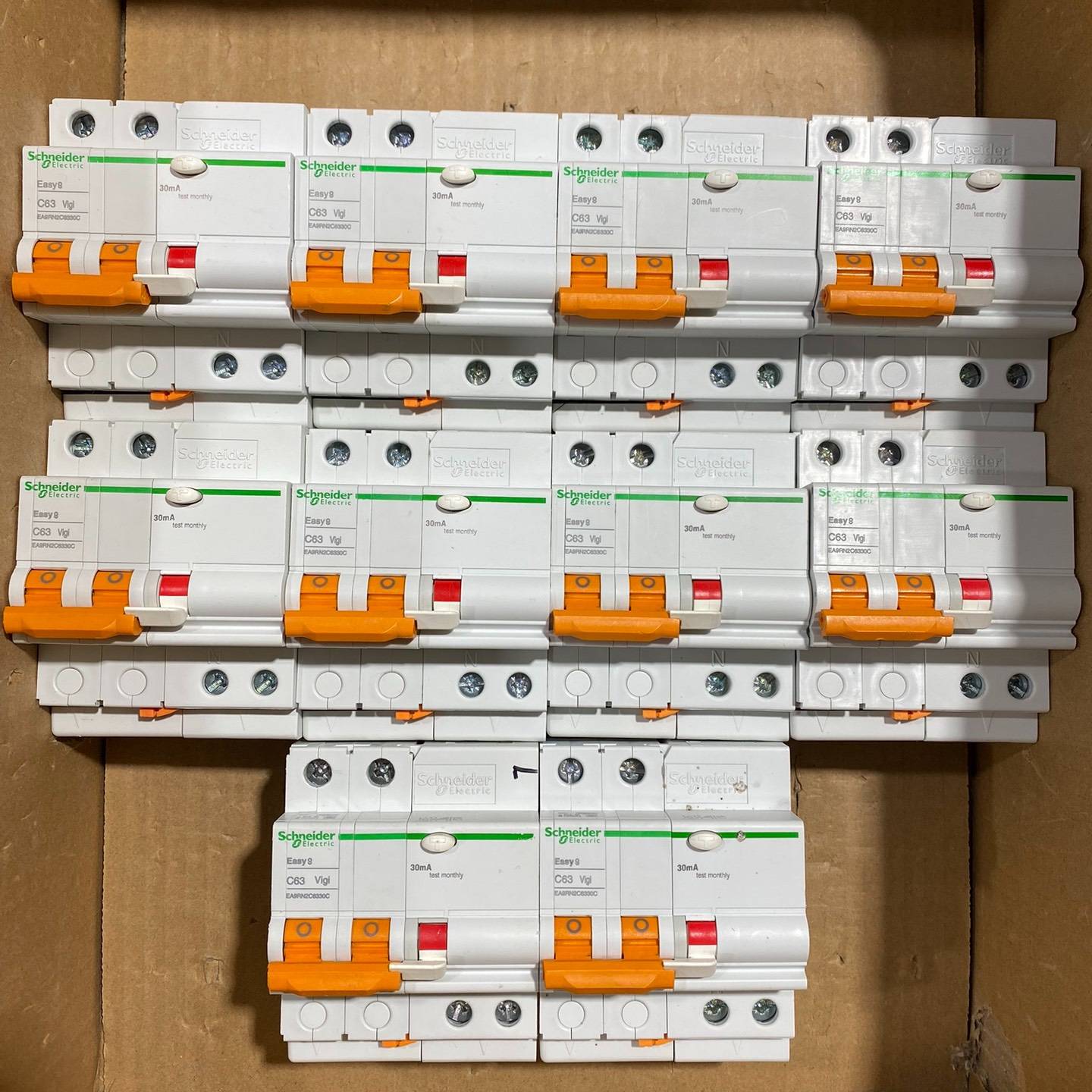 议价EA9 2PC63A漏电保护器 正品 成色如图 1适用