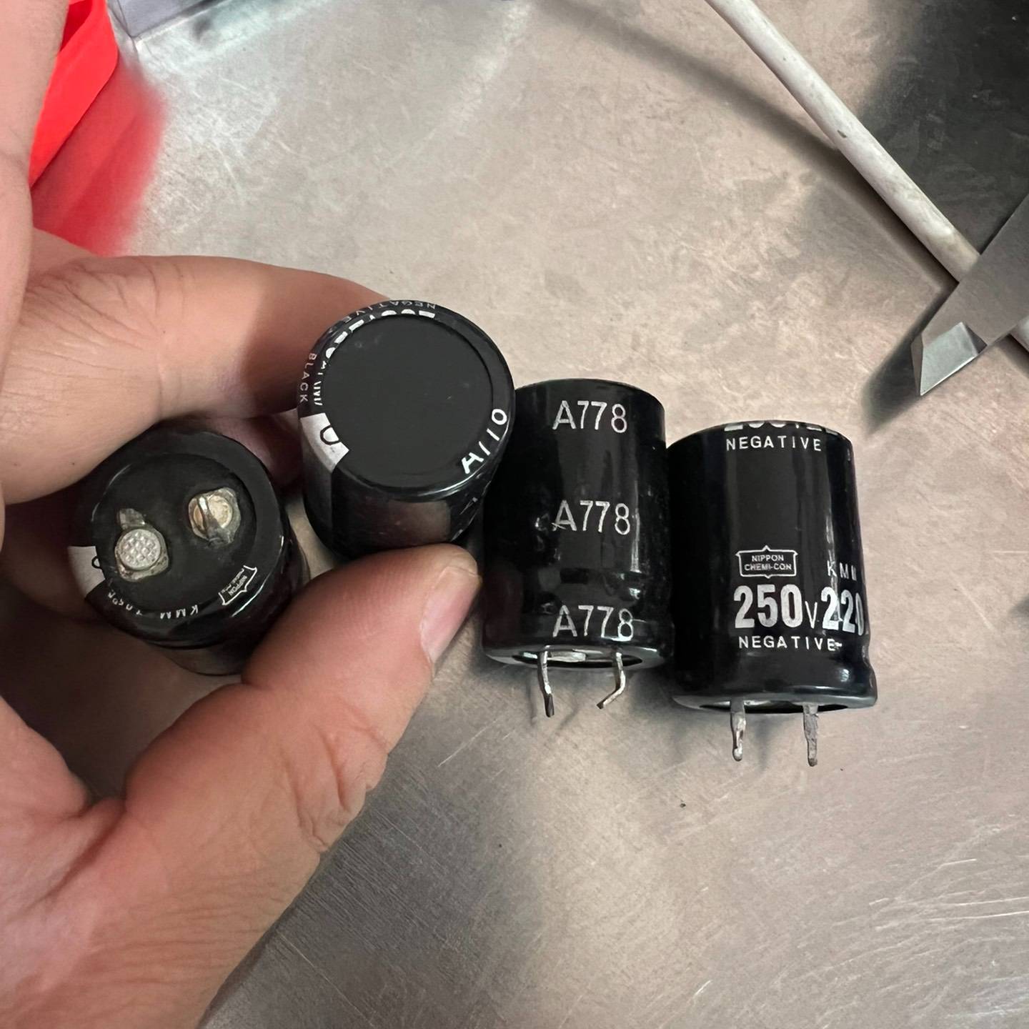 议价250V220UF电解电容565 个，价565元包邮适用