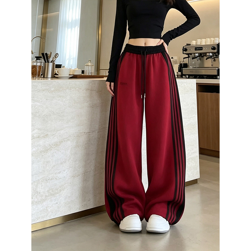 拼条阔腿松弛感红色运动弯刀裤女2026秋季胖mm大码显瘦垂感运动裤