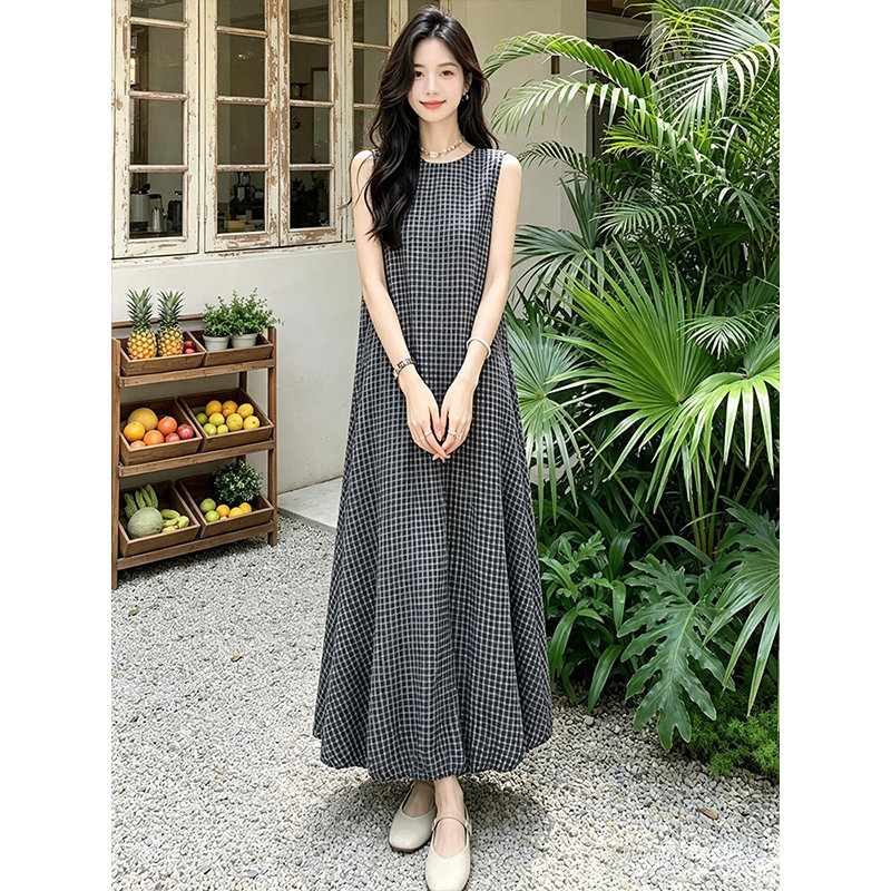 简单大方高级感穿搭女夏轻熟风复古格纹无袖显瘦减龄背心连衣裙