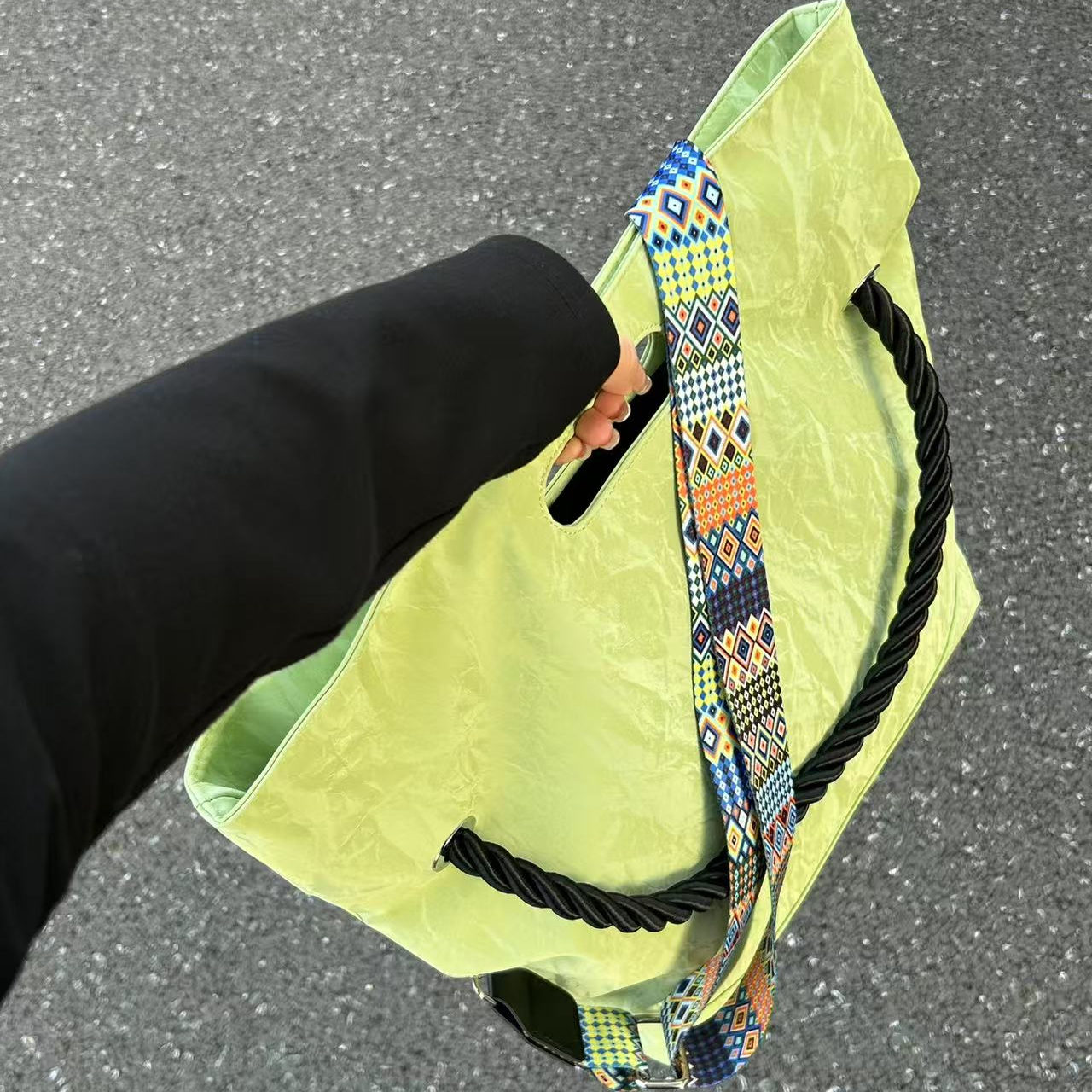 宽松小众高级感托时尚宽松斜挎包