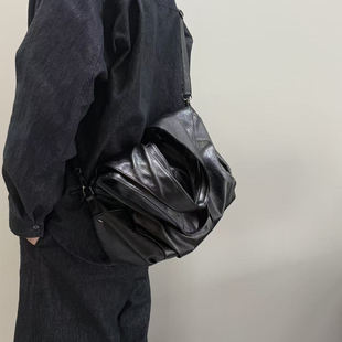 复古通勤简约斜挎包黑色高级感软皮托特包大容量单肩腋下包松弛感