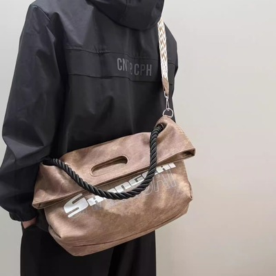 大容量单肩斜挎包电脑包通勤包